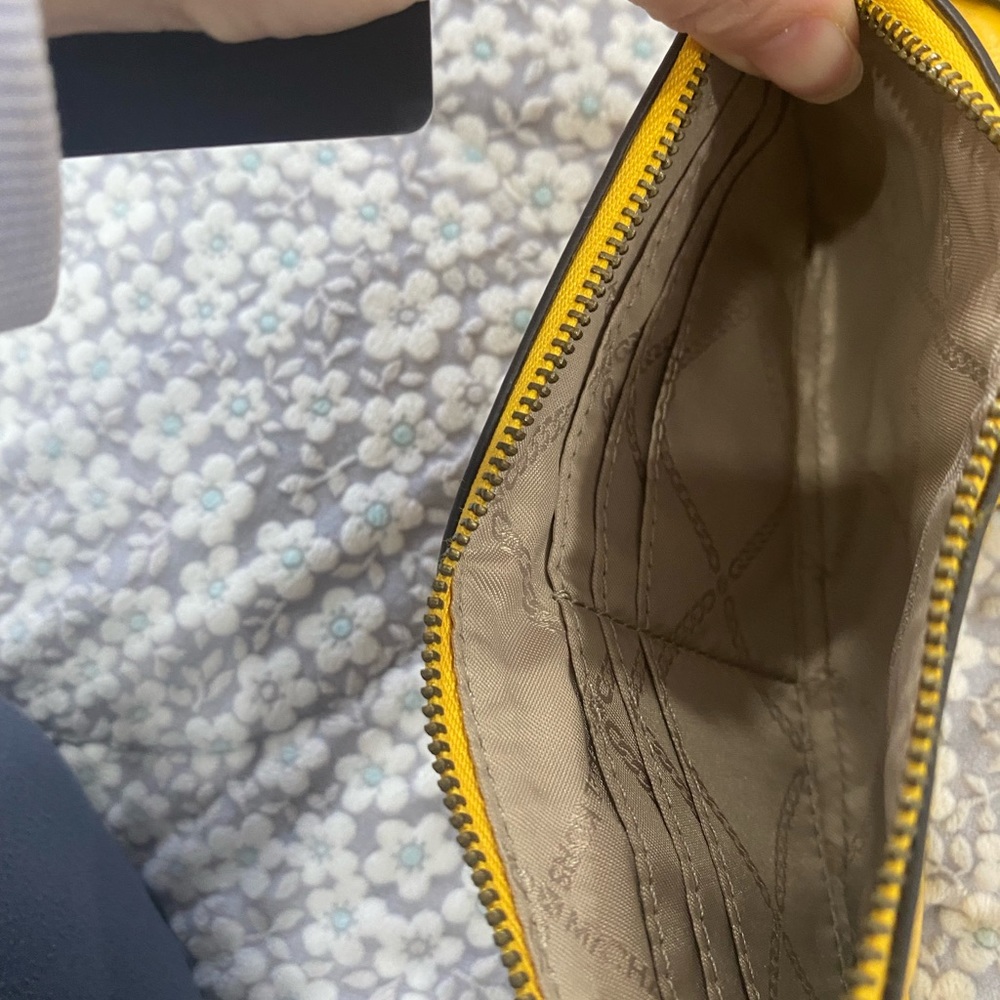 Michael Kors Mott Clutch in leather with silver-tone hardware. - Picture 6 of 7